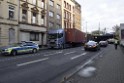 LKW gegen Bruecke wegen Rettungsgasse Koeln Muelheim P04